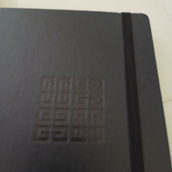 Black Give nchy Embossed Notebook with Box - Picture 4 of 5